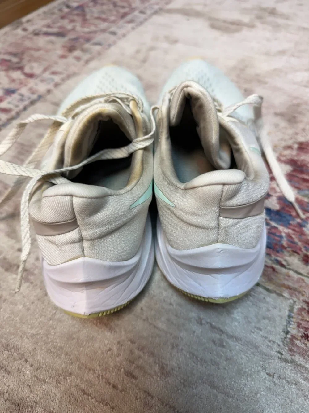Nike Zoom Winflo 6 In White/Skyblue Women's  Sneakers Size 7.5 in Great Shape